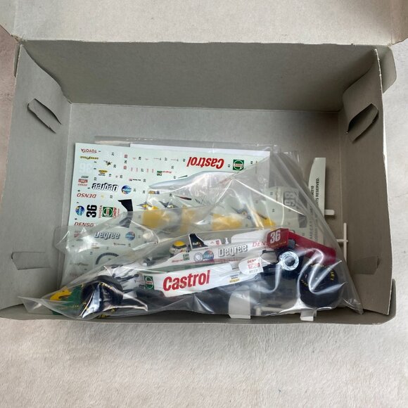 1999 REVELL DAN GURNEY'S CASTROL REYNARD RACE CAR PLASTIC MODEL KIT 1/25 SCALE - Picture 4 of 16